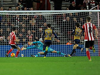 Saints stand firm to deny Arse...
